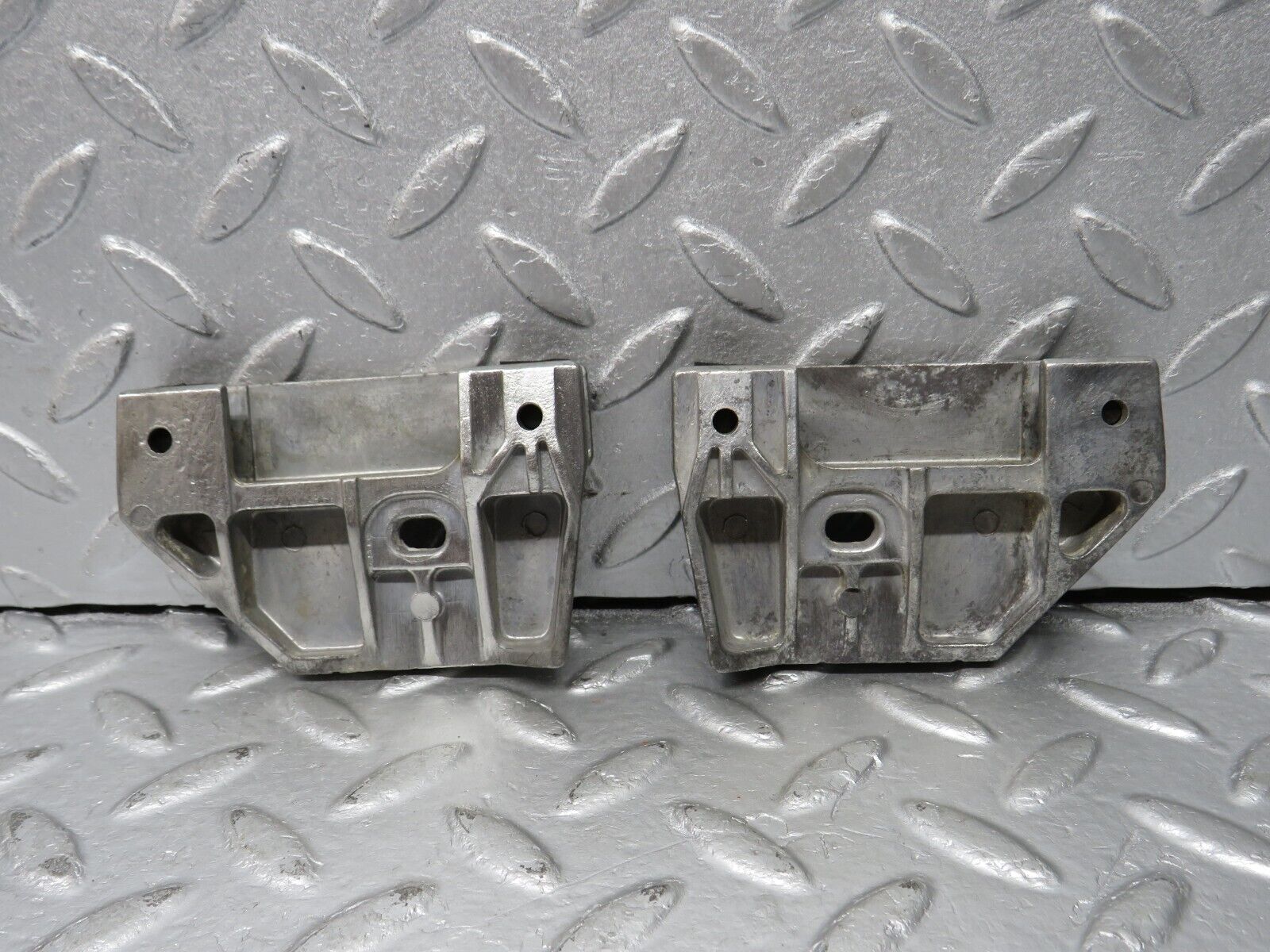 39727 Mercedes-Benz R129 320SL Coupe Door Window Guide Bracket 1247250132 1247250232