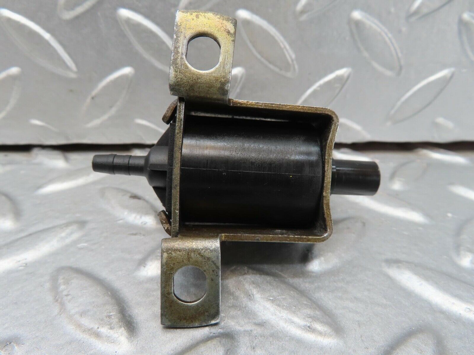 15339 Mercedes-Benz W123 230E Vacuum Control Valve Pierburg 0015407097