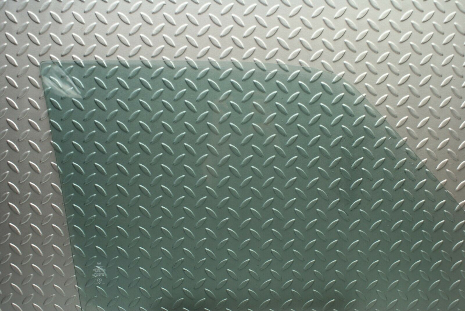 2561 Mercedes-Benz W116 350SE Front Left Door Glass