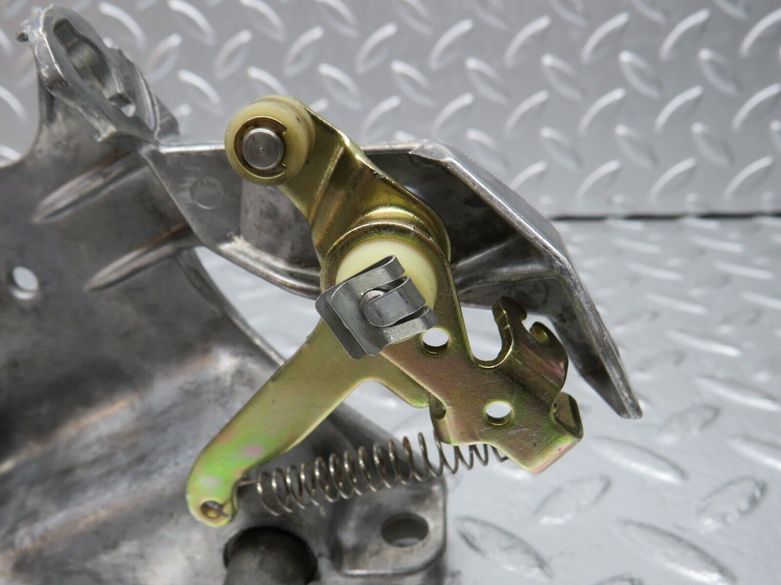 30367 Mercedes-Benz W124 230E Brake Pedal Bracket 1242900919