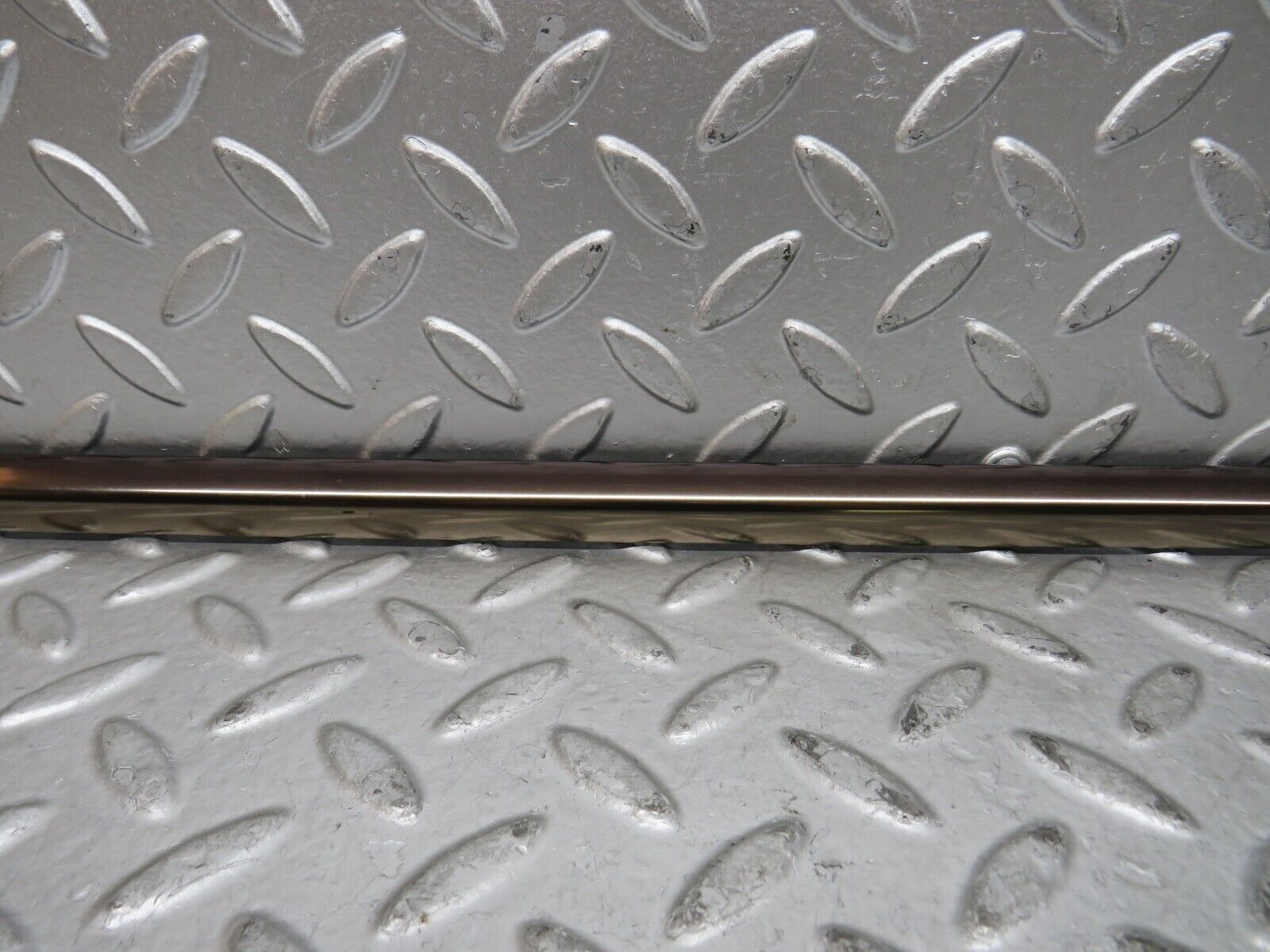 29001 Mercedes-Benz C124 320CE Coupe Front Right Door Chrome Trim