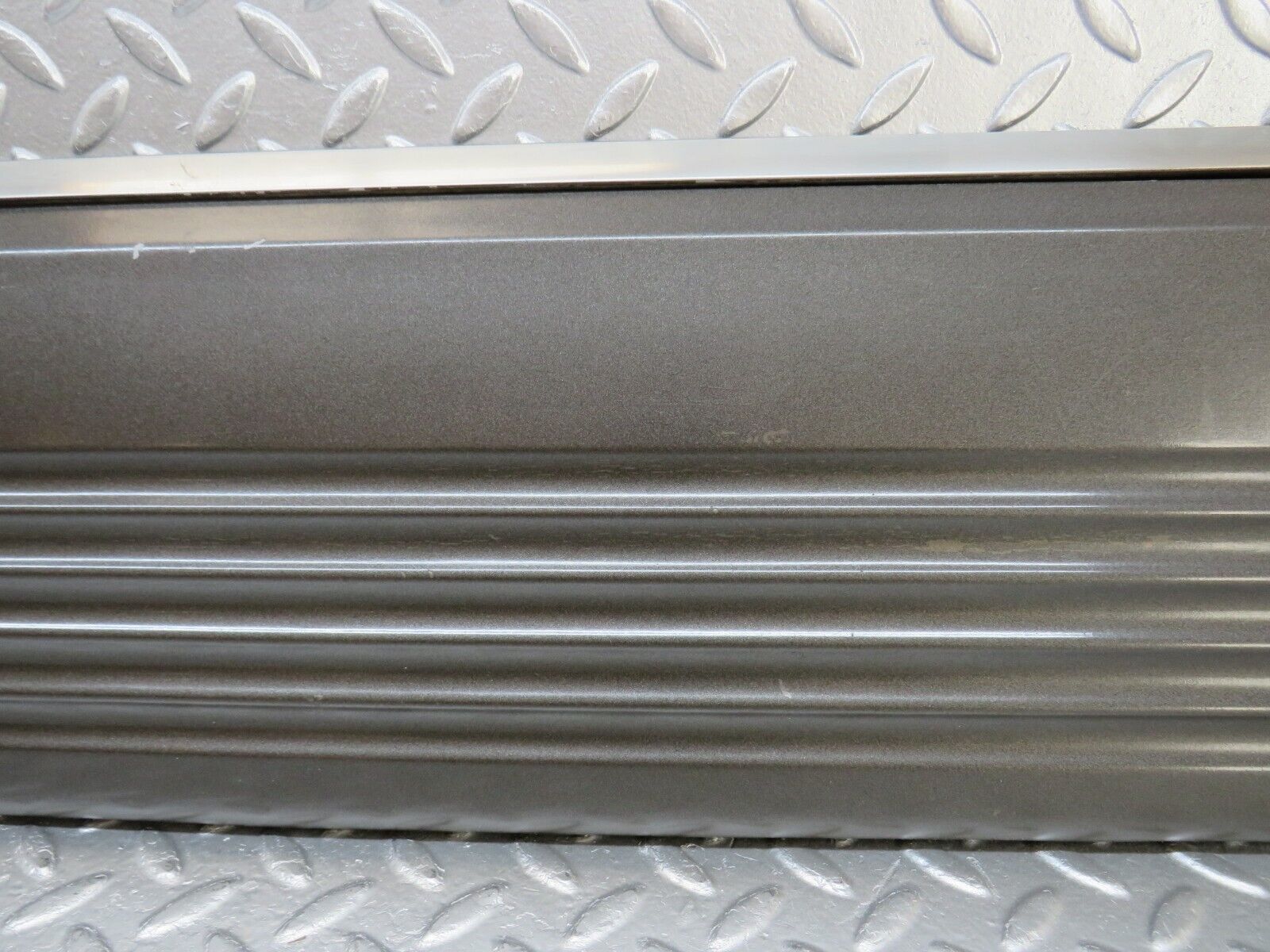 34267 Mercedes-Benz C126 380SEC Coupe Left Door Lower Moulding Trim 1266901140