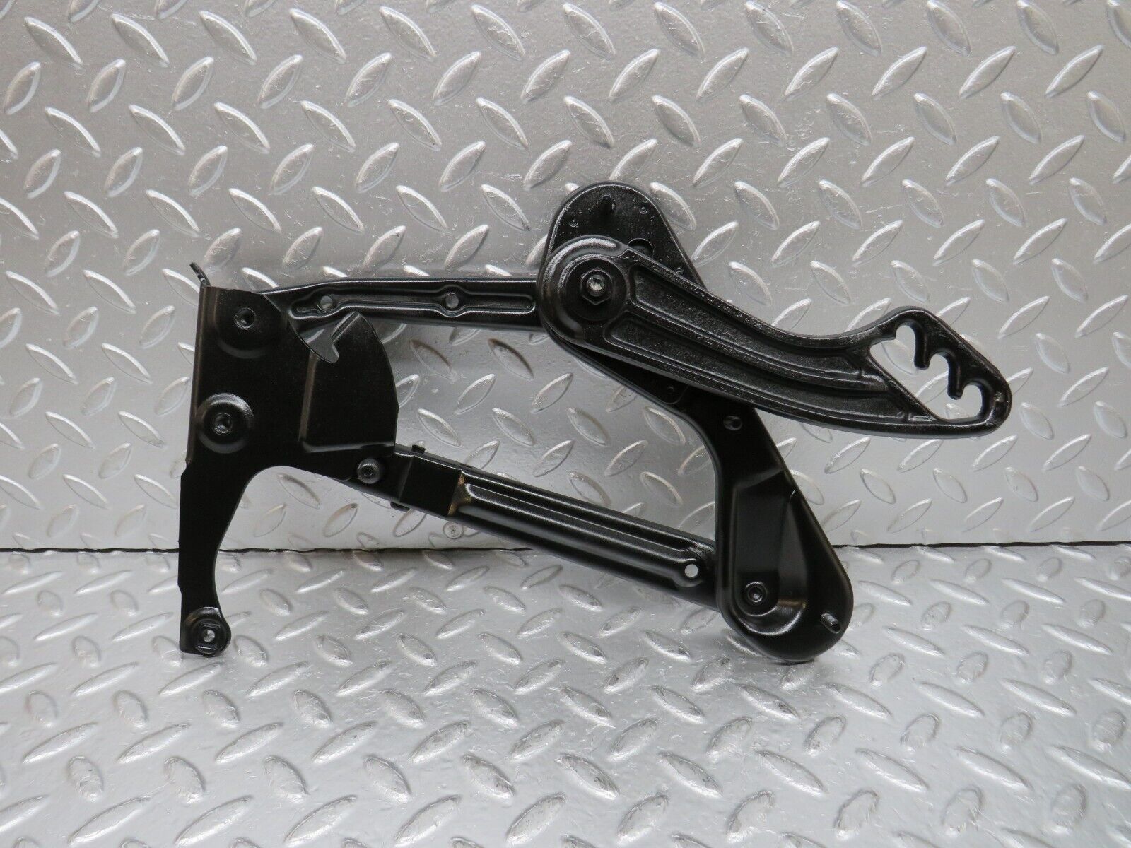 31441 Mercedes-Benz S124 220TE Wagon Bonnet Hinge Left Side 1298870174