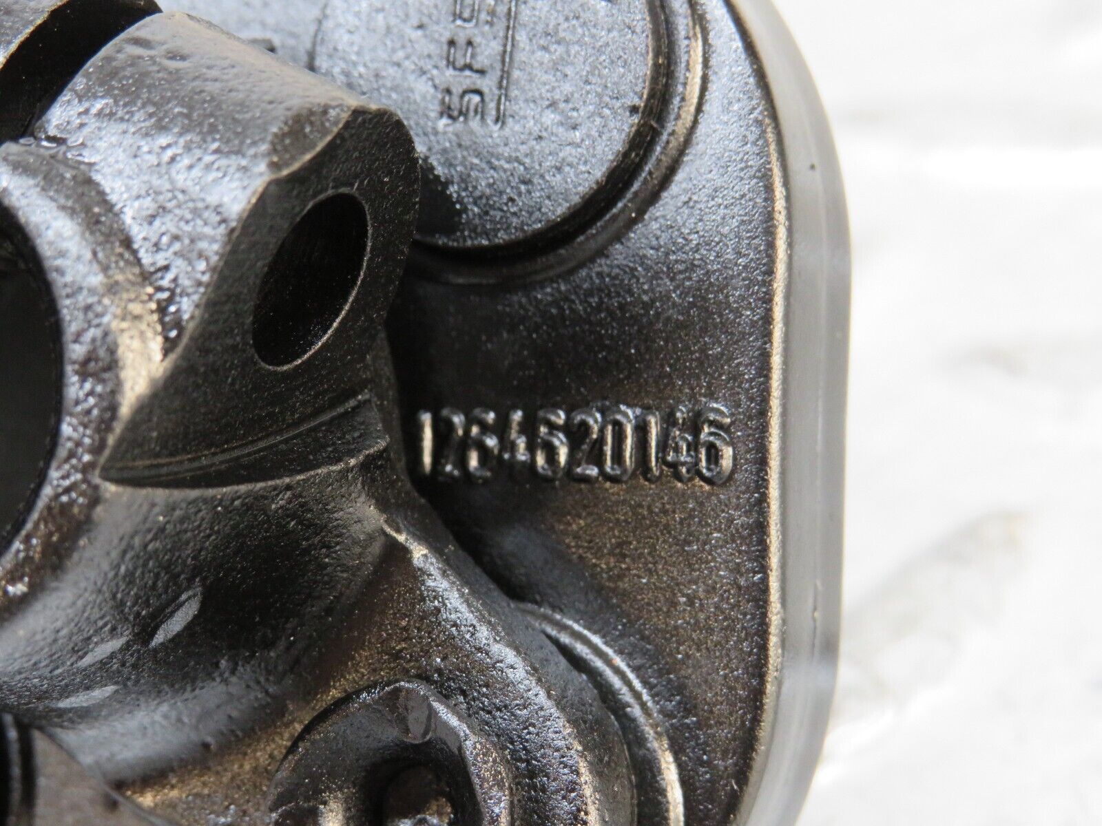 27689 Mercedes-Benz S124 300TE Steering Col. Lower Shaft Connector 1264620146