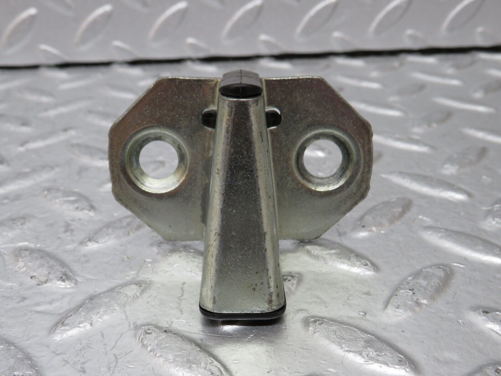 34891 Mercedes-Benz W210 320E Door Lock Latch