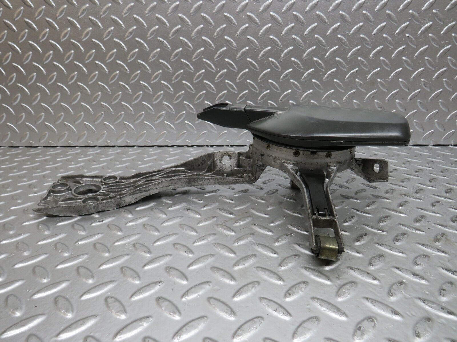 27837 Mercedes-Benz S124 300TE Wagon Wiper Mechanism Linkage Bosch