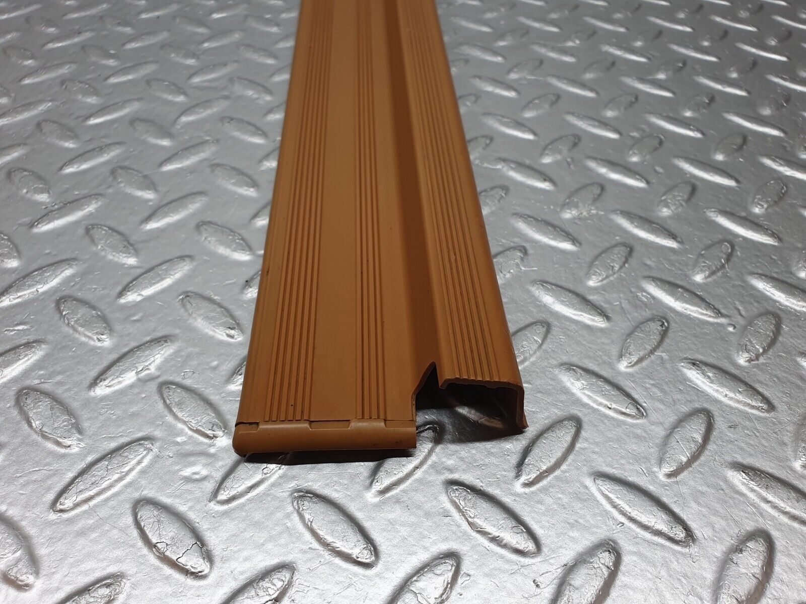 41418 Mercedes-Benz W124 200E Front Left Door Sill Trim Palomino