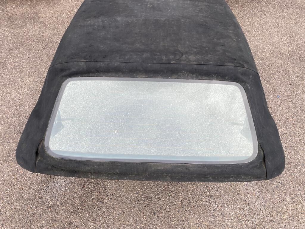 38226 Mercedes-Benz A124 320E Cabriolet Soft Top