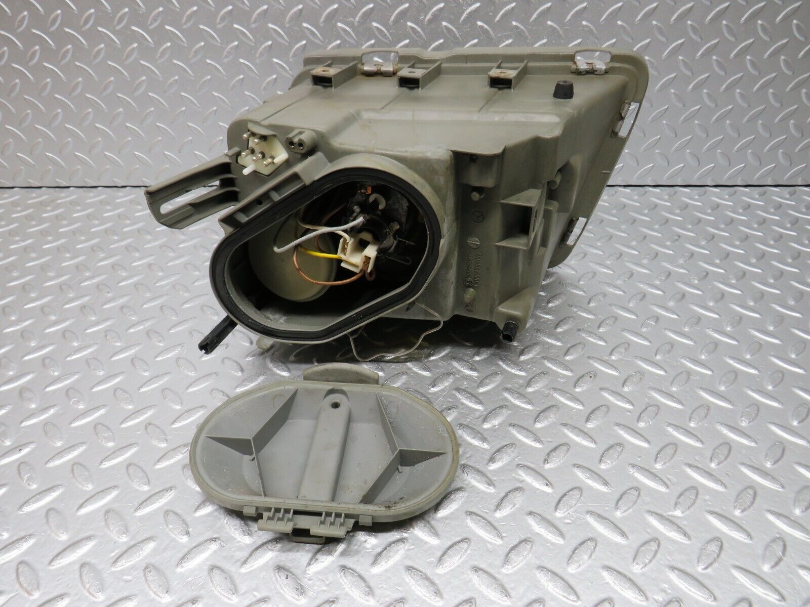 34288 Mercedes-Benz C126 380SEC Headlight Bosch Right 0301065722 1305235062