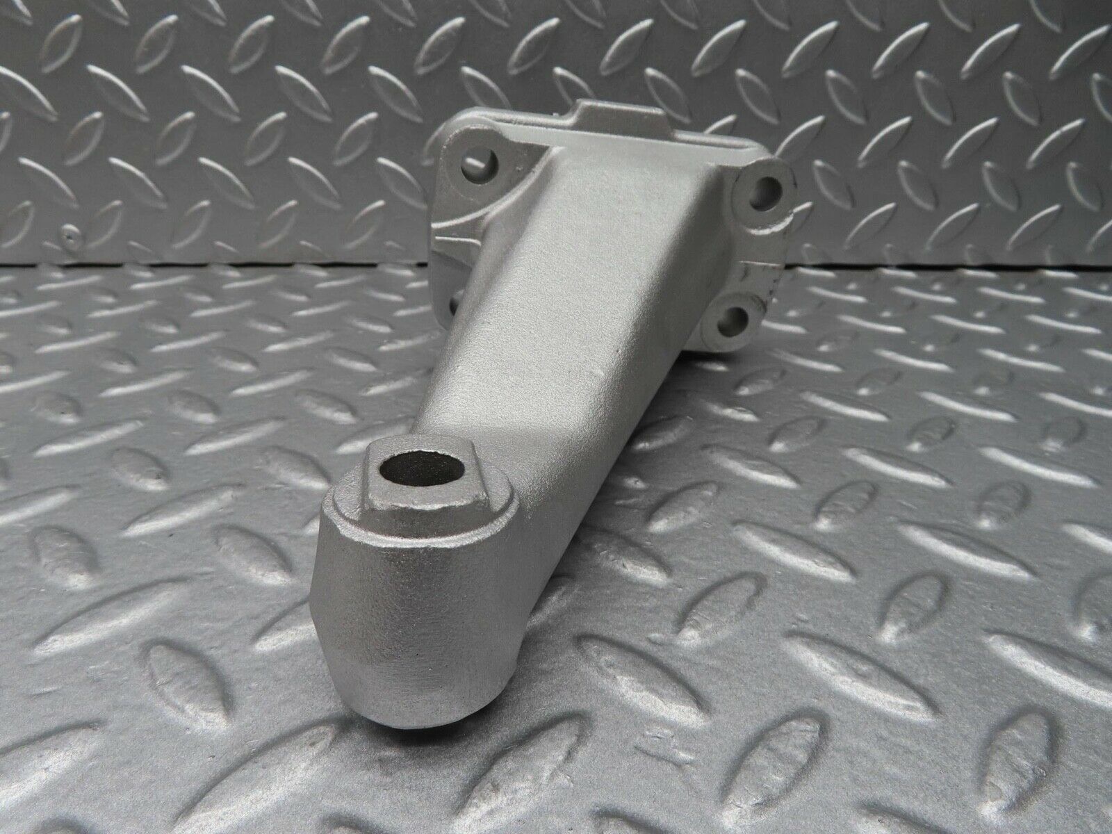 14071 Mercedes-Benz C107 280SLC Engine Mount Bracket 1802233804