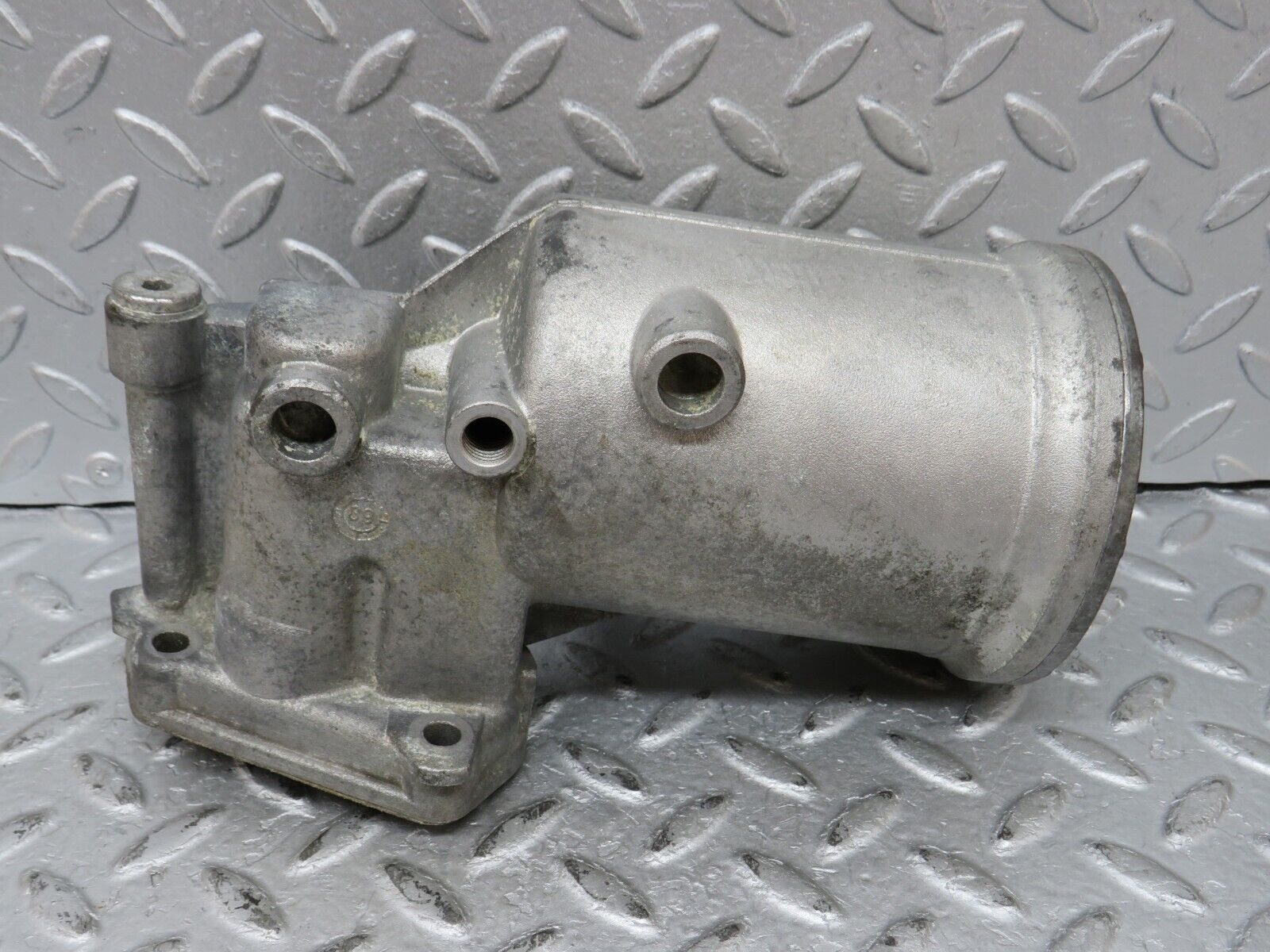 36333 Mercedes-Benz W126 420SE Oil Filter Housing 1171802611 1171840008