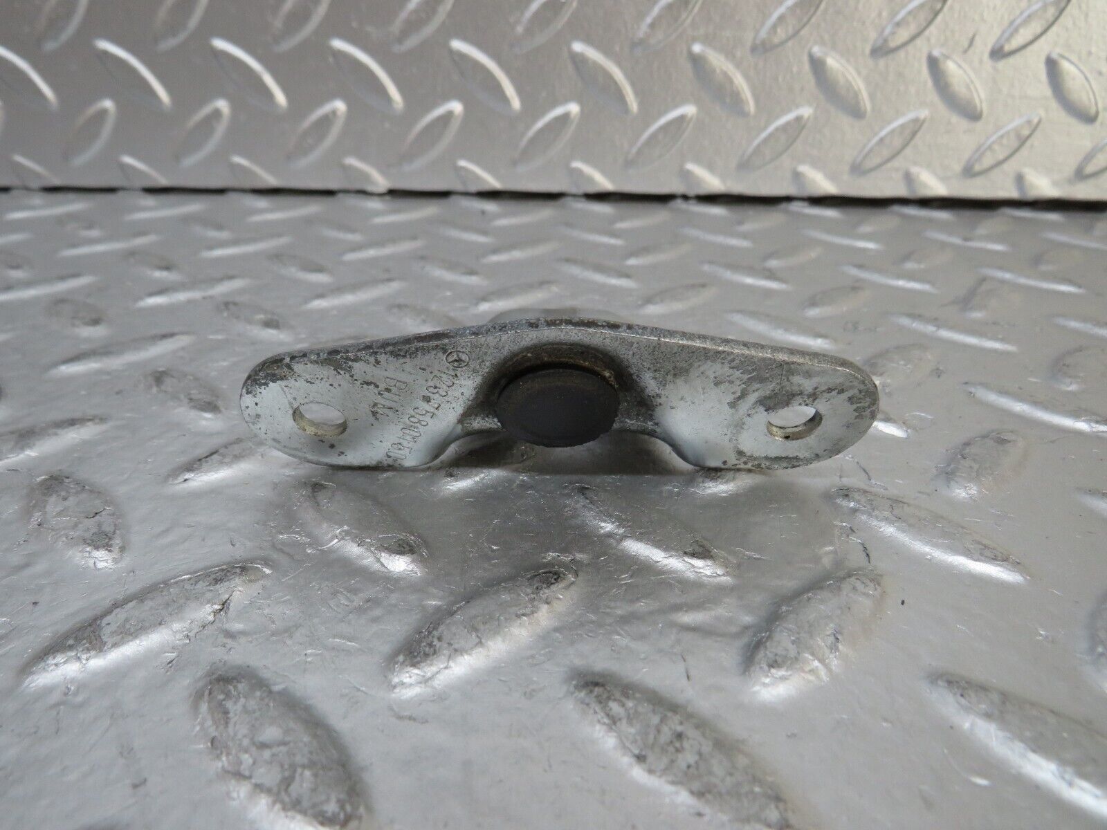 26921 Mercedes-Benz W123 240D Trunk Lock Latch 1237580150