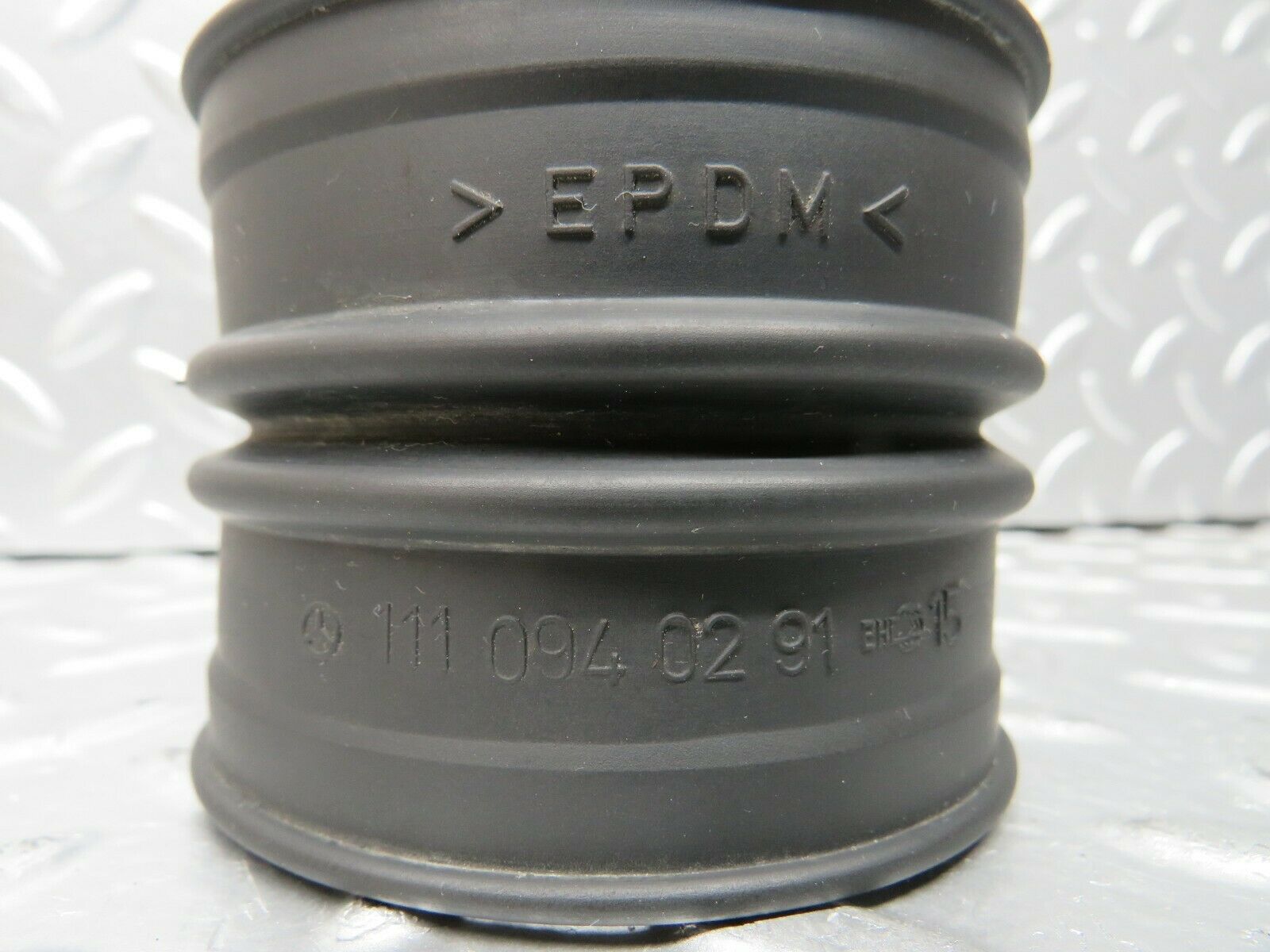 24277 Mercedes-Benz S124 220TE Wagon Air Intake Pipe 1110940291