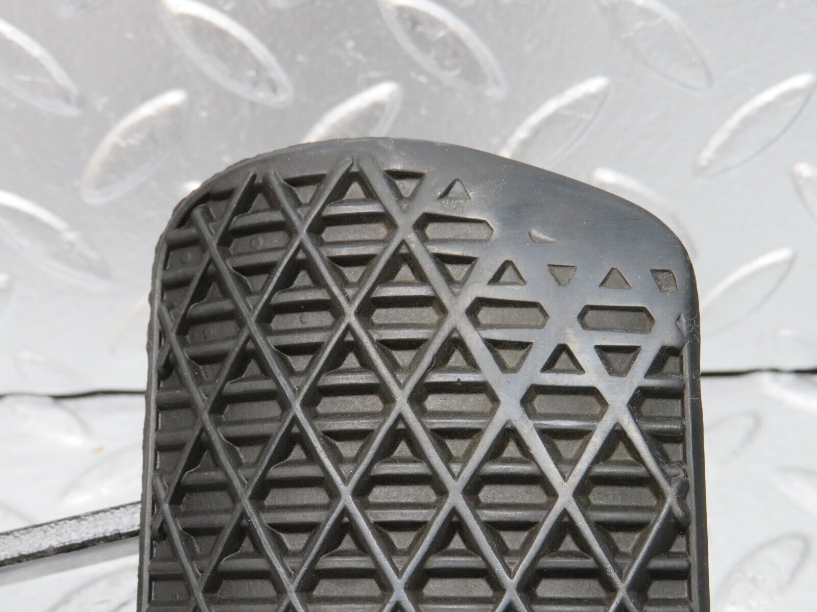 31698 Mercedes-Benz W201 190LE 1.8L Brake Pedal 1232910082