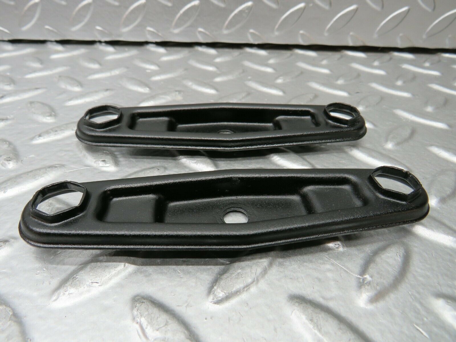 23134 Mercedes-Benz C123 230CE Coupe Fuel Injector Bracket Pair