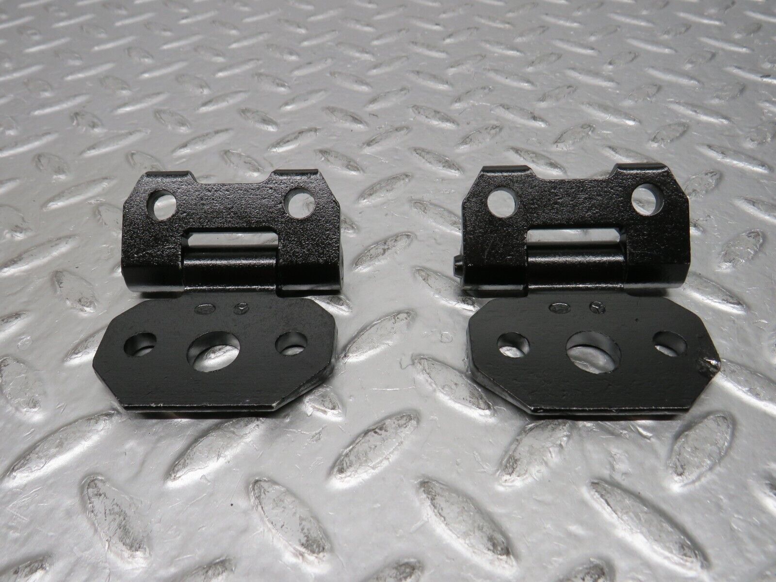 30864 Mercedes-Benz W201 190E 2.0L Left Door Hinge Pair