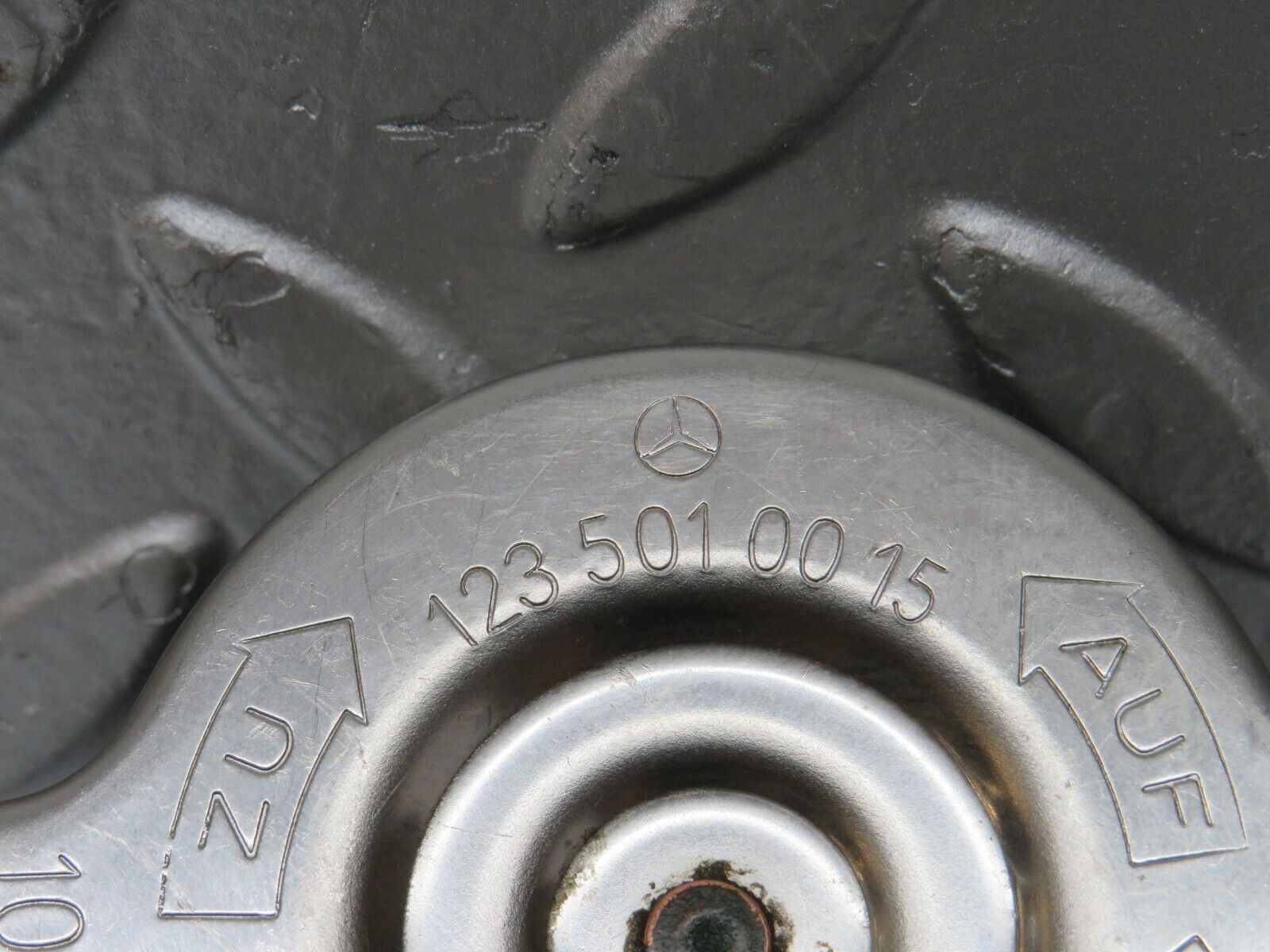 25581 Mercedes-Benz W123 200 Radiator Cap 1235010015