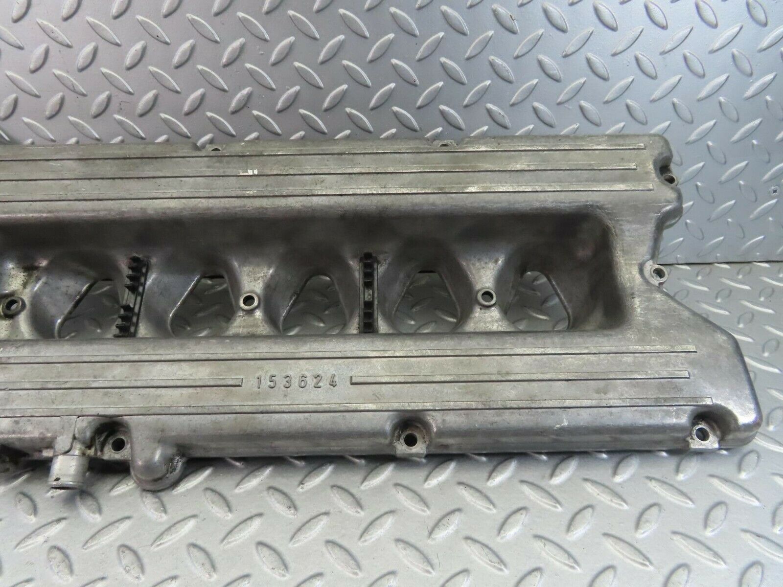 8551 Mercedes-Benz W123 Cylinder Head Valve Cover 1100160605