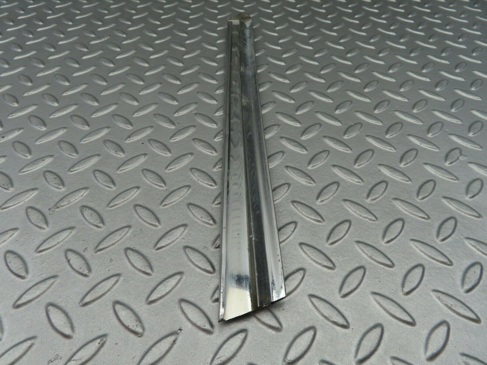 6894 Mercedes-Benz C107 350SLC Coupe Rear Right Window Chrome