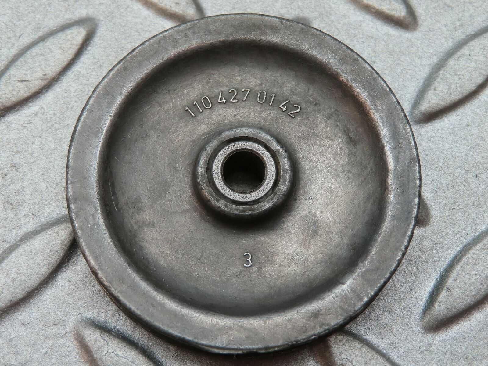 3657 Mercedes-Benz W108 280SE Handebrake Cable Pulley 1104270142