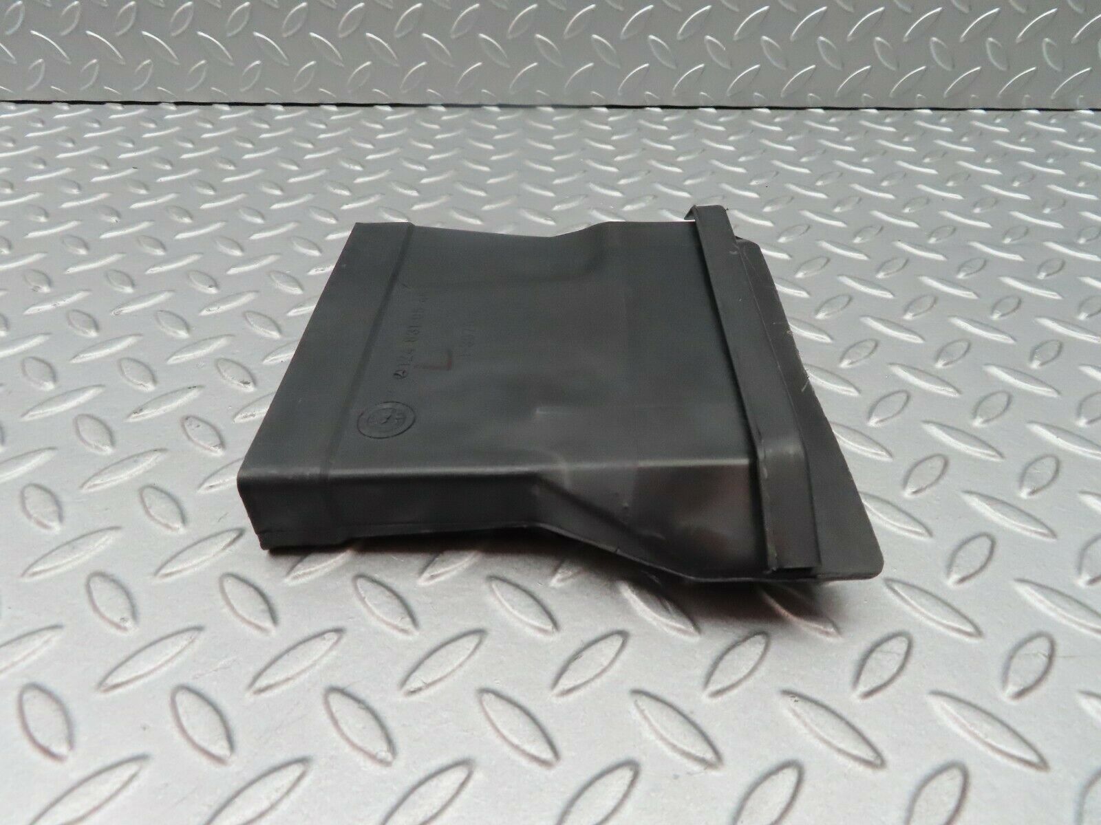 5358 Mercedes-Benz W124 230E Ventilation Air Duct Left 1248310546