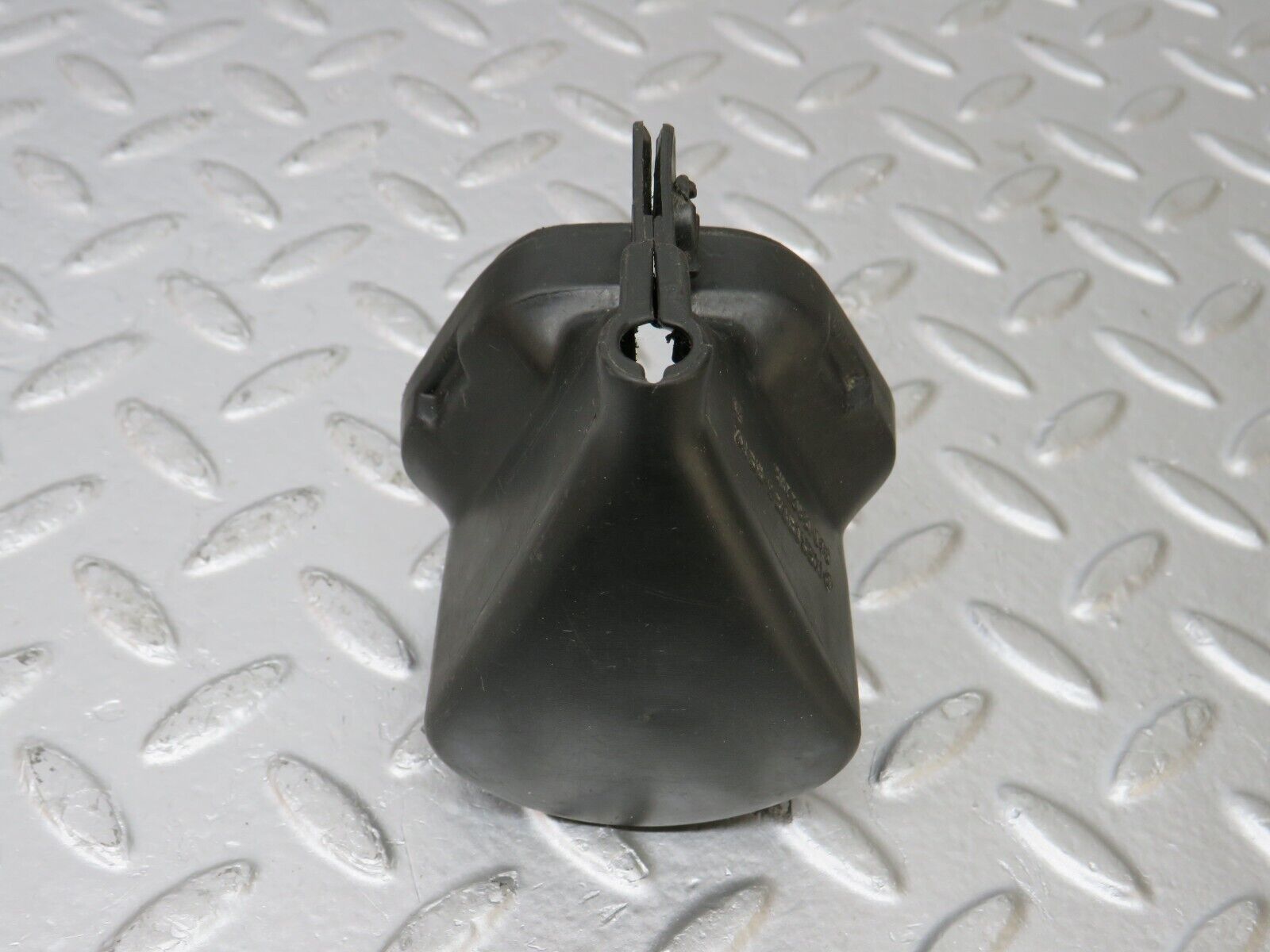 33917 Mercedes-Benz W124 260E Ignition Coil Cover Cap 0001582285