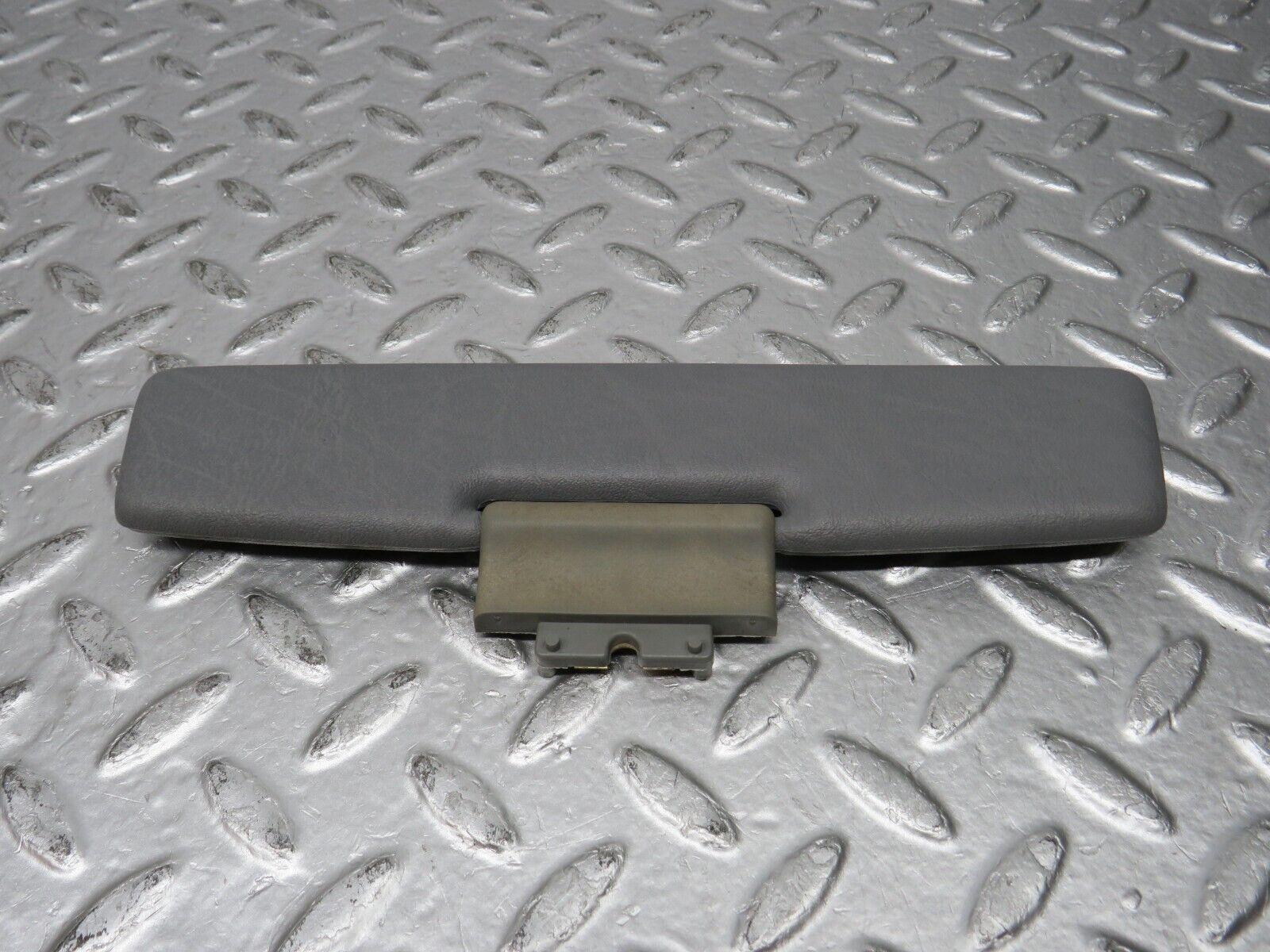 32400 Mercedes-Benz S124 300TE Wagon Middle Sun Visor Grey