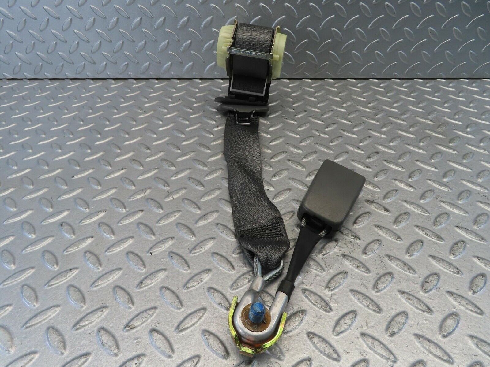 11215 Mercedes-Benz W221 S320 Rear Middle Seat Belt And Buckle 2218600585