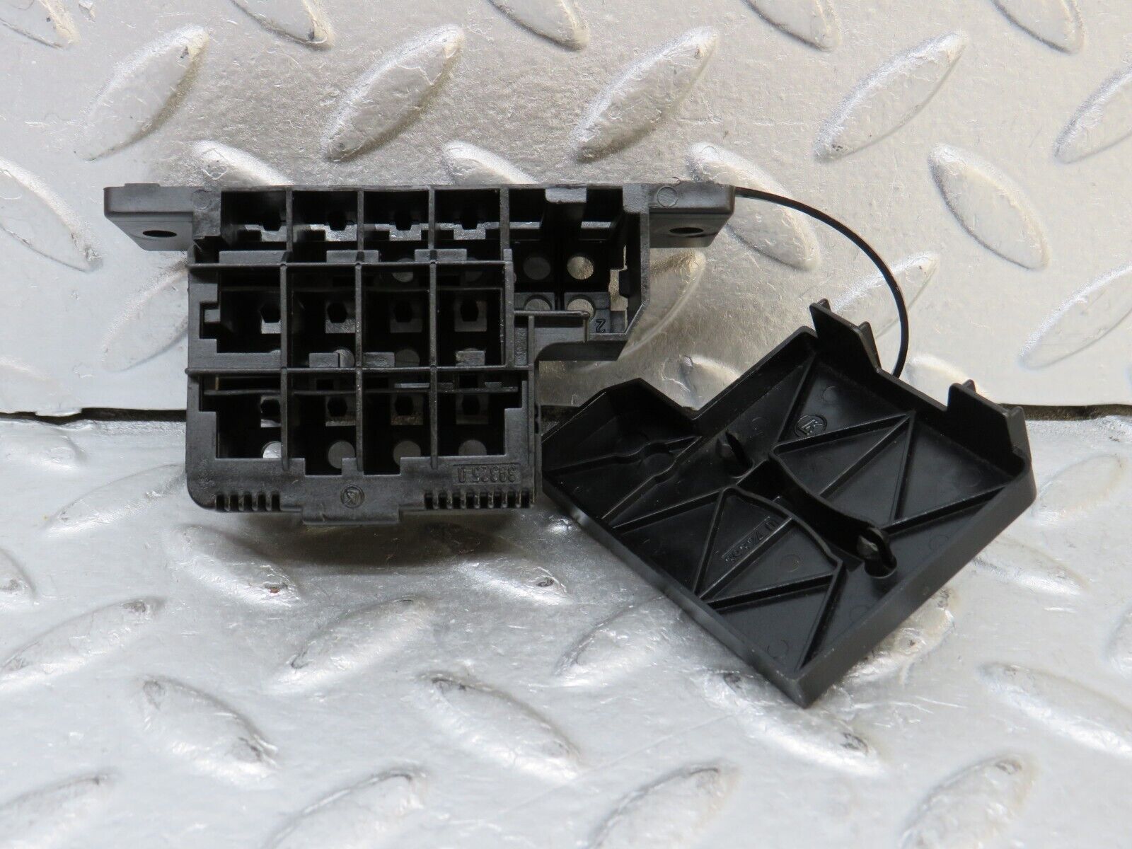 37917 Mercedes-Benz A124 320E Cabriolet Diagnostic Connector 1295455540 1295450003