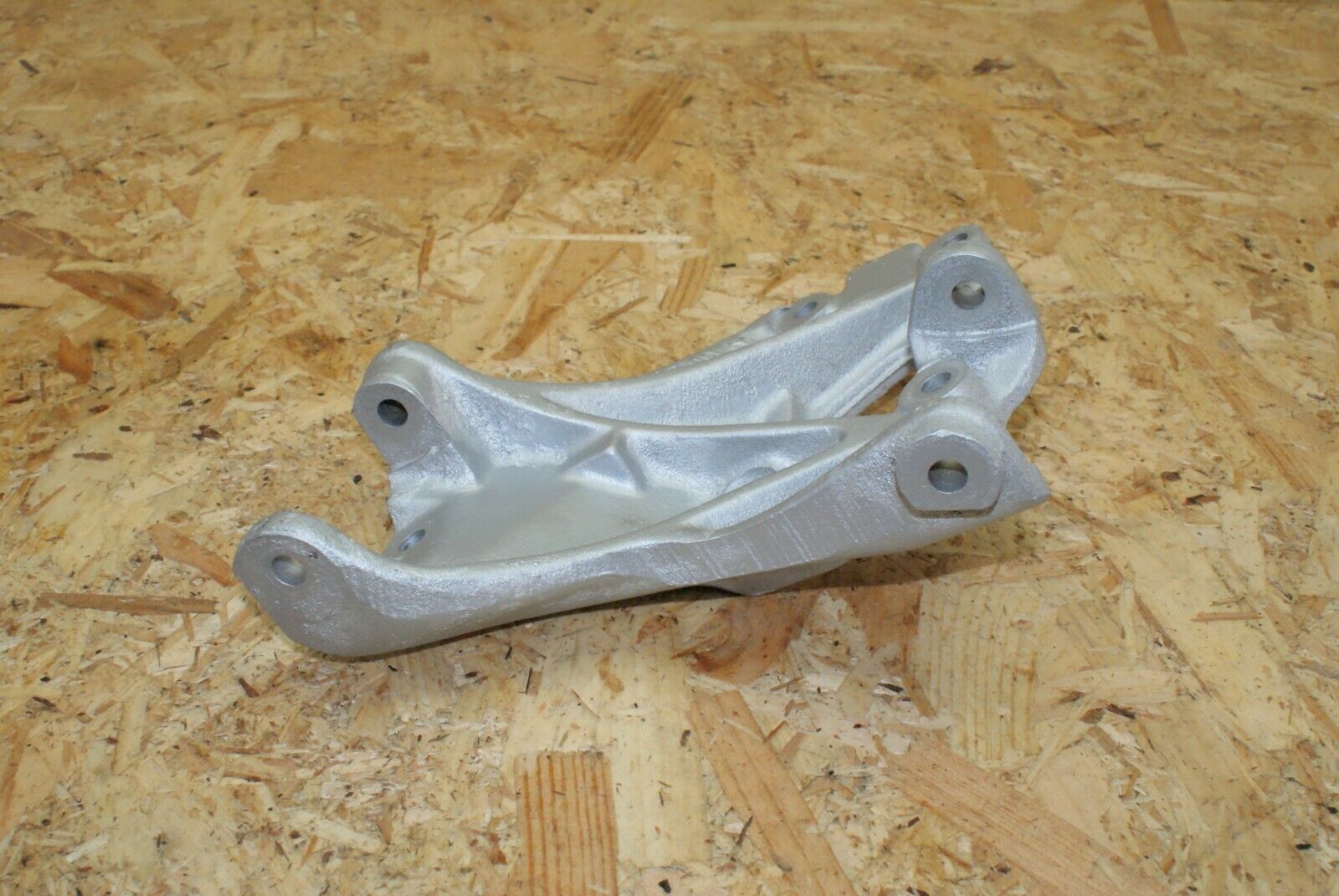 2353 Mercedes-Benz W123 280E Bracket For Alternator 1101550435