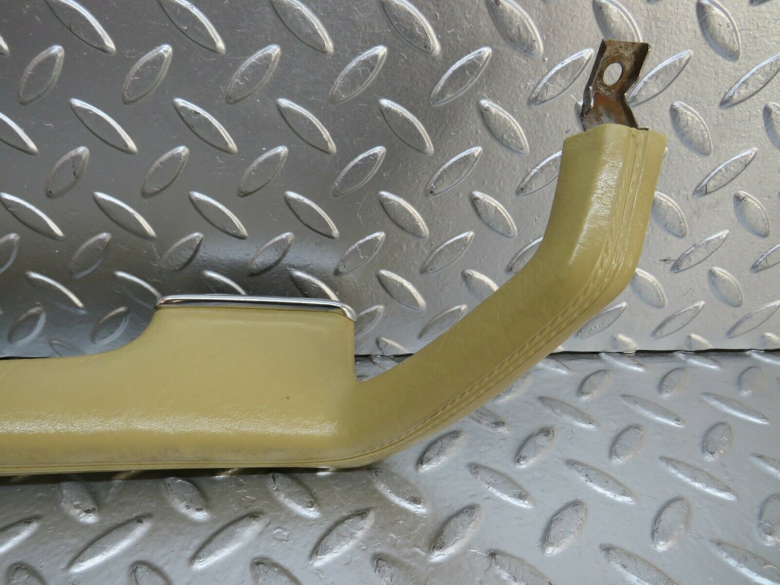 23933 Mercedes-Benz W123 280E Left Interior Door Handle Beige 1239701701