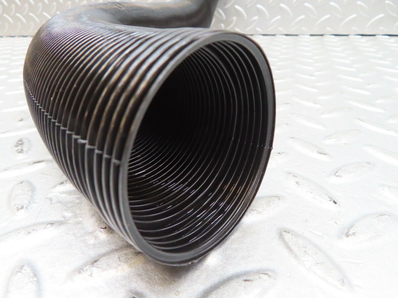 16832 Mercedes-Benz C123 280CE Coupe Dash Air Vent Pipe