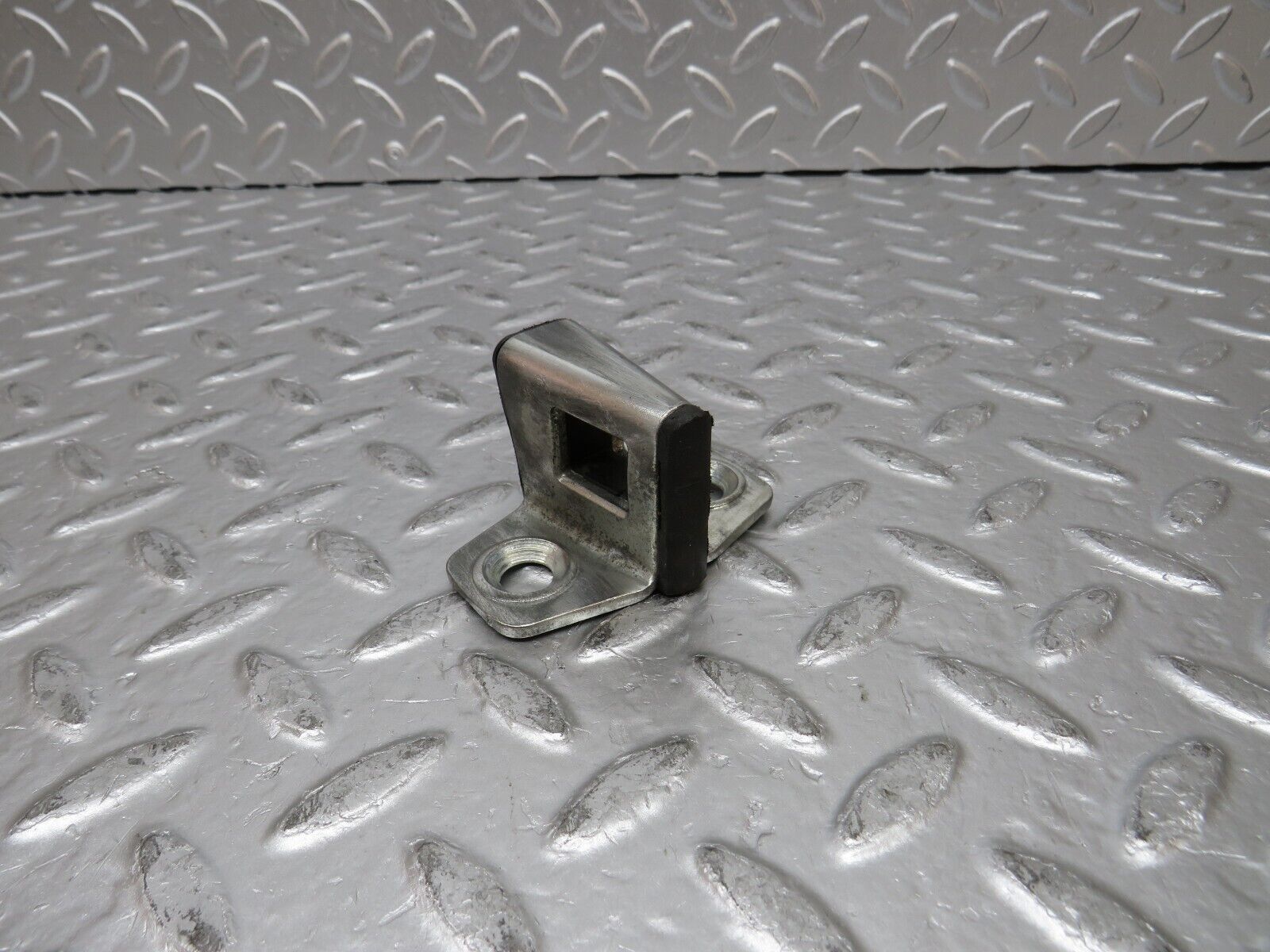 31773 Mercedes-Benz W201 190LE 1.8L Door Lock Latch