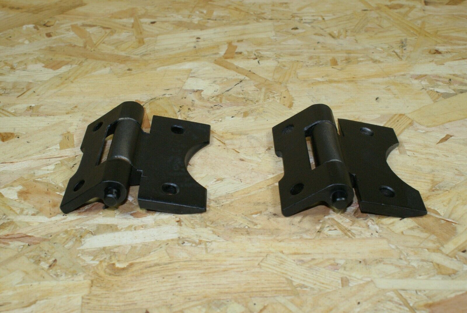 2244 Mercedes-Benz W123 280E Door Hinge Pair 1237200037