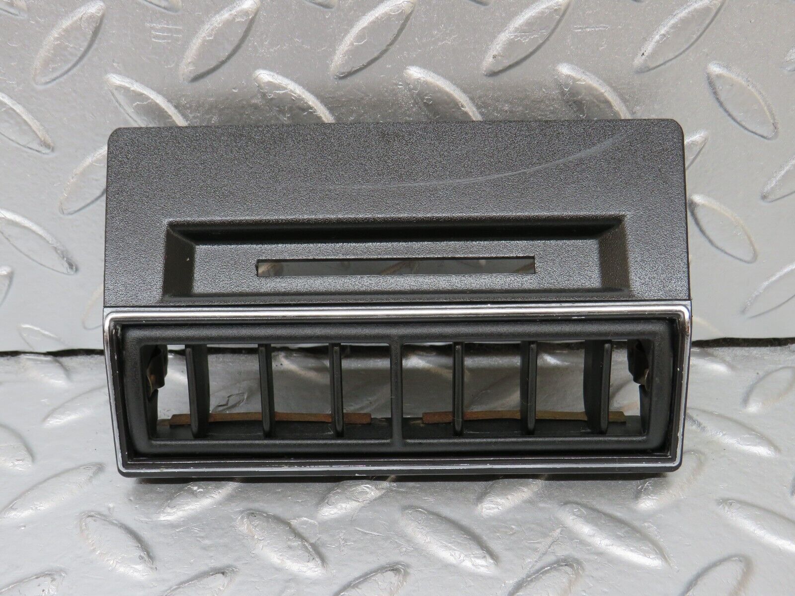 34339 Mercedes-Benz C126 380SEC Coupe Centre Console Air Vent 1268300013