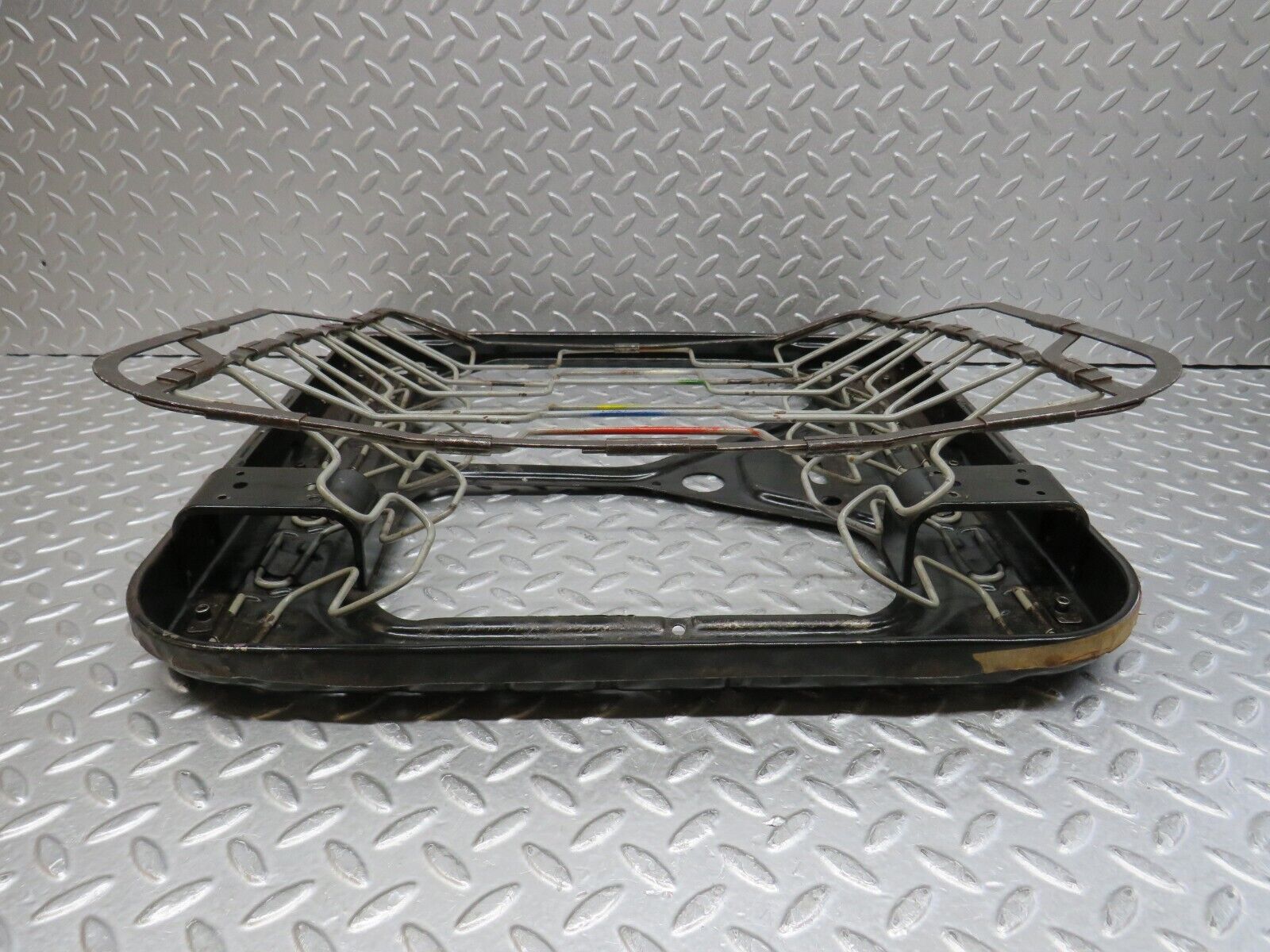 37153 Mercedes-Benz C126 420SEC Coupe Front Right Driver Seat Base