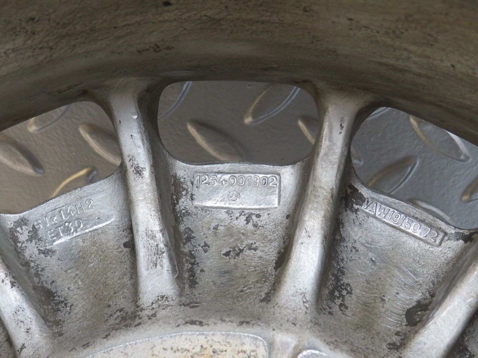 27480 Mercedes-Benz W123 Alloy Wheel Set Mexican Hat 6Jx14H2 ET30 1264001902