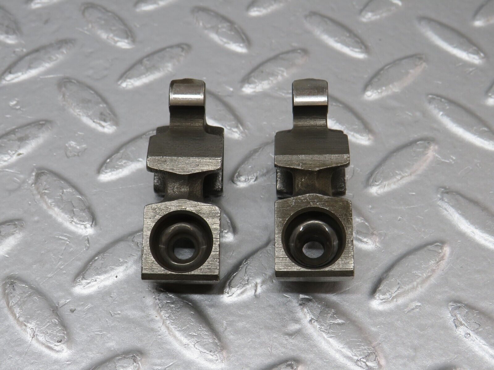 34561 Mercedes-Benz C126 380SEC Coupe Rocker Arm With Valve Tappet