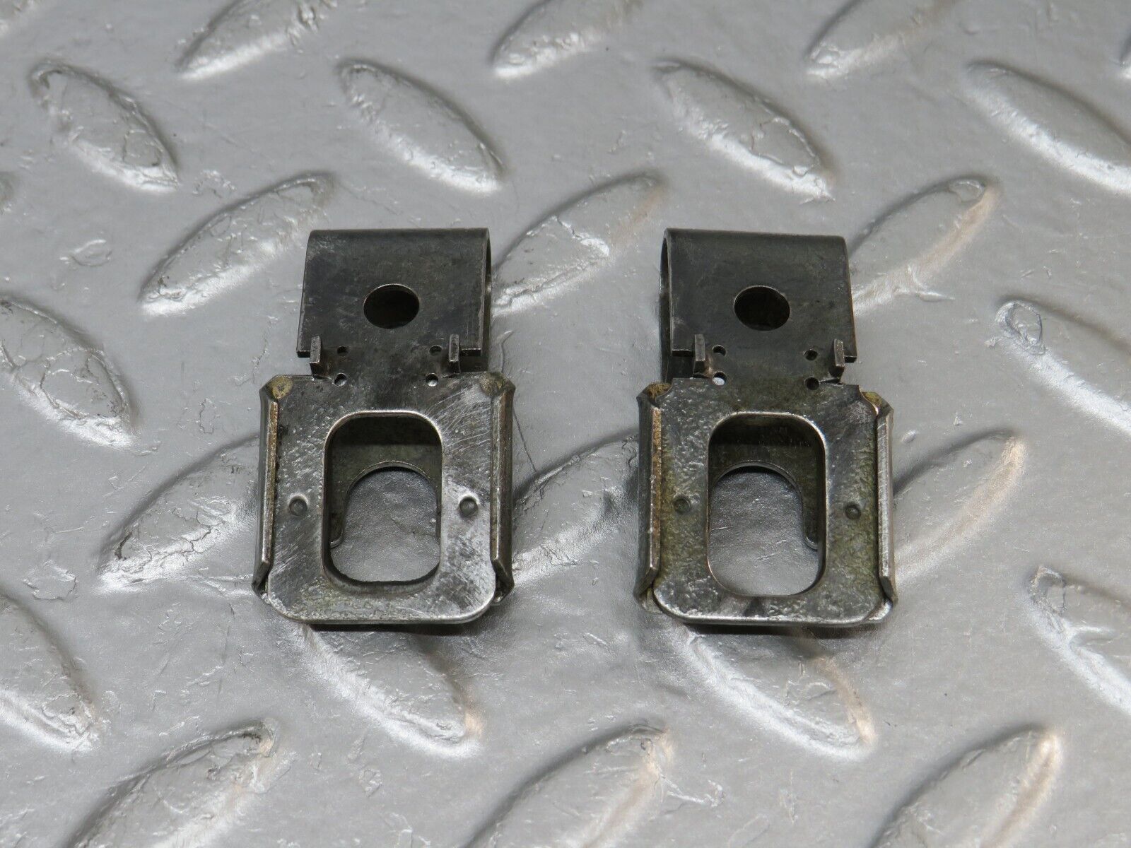 34480 Mercedes-Benz C126 380SEC Coupe Fuel Injector Bracket