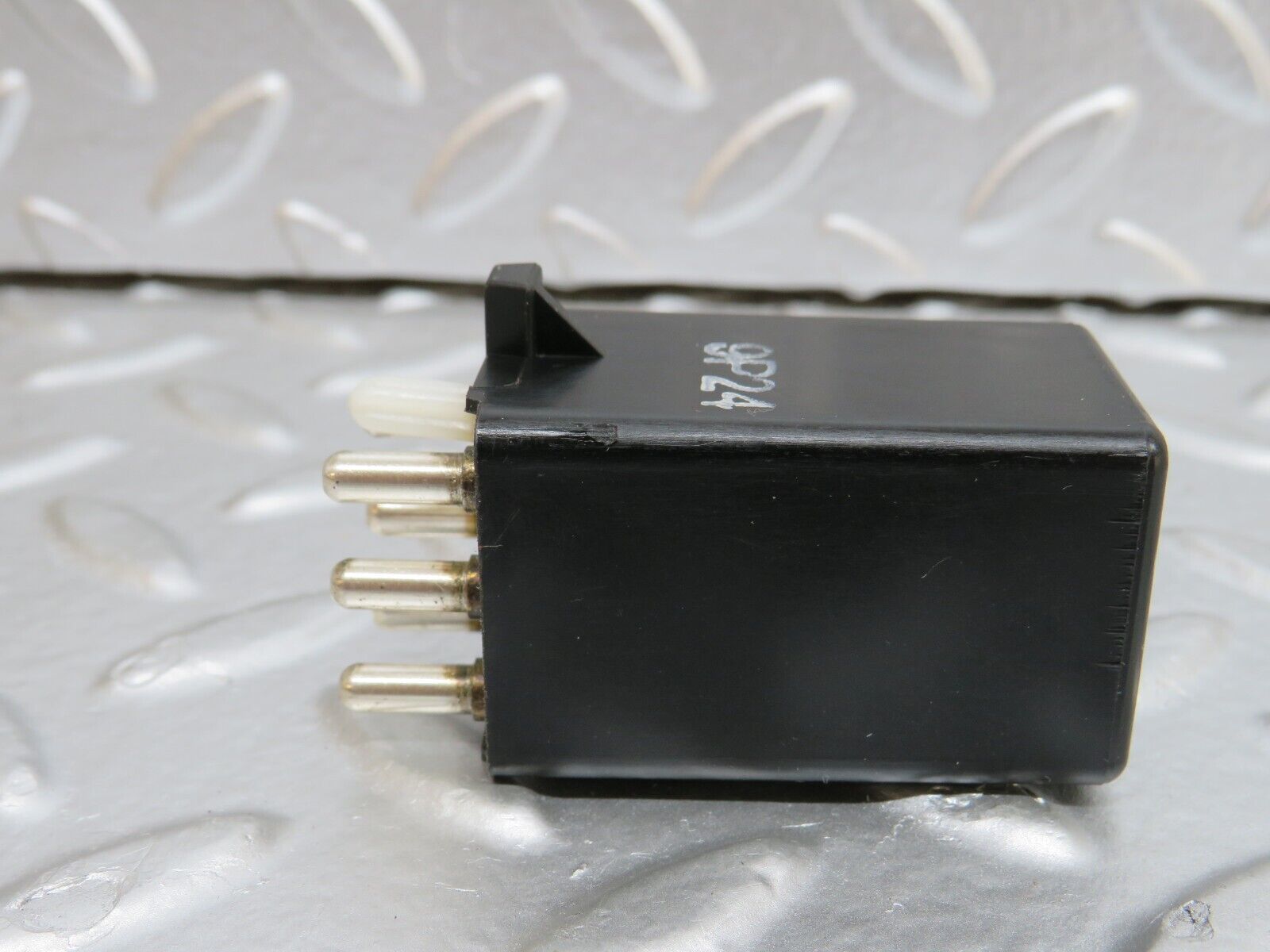 25518 Mercedes-Benz W123 200 Intermittent Wiper Relay 0008210863