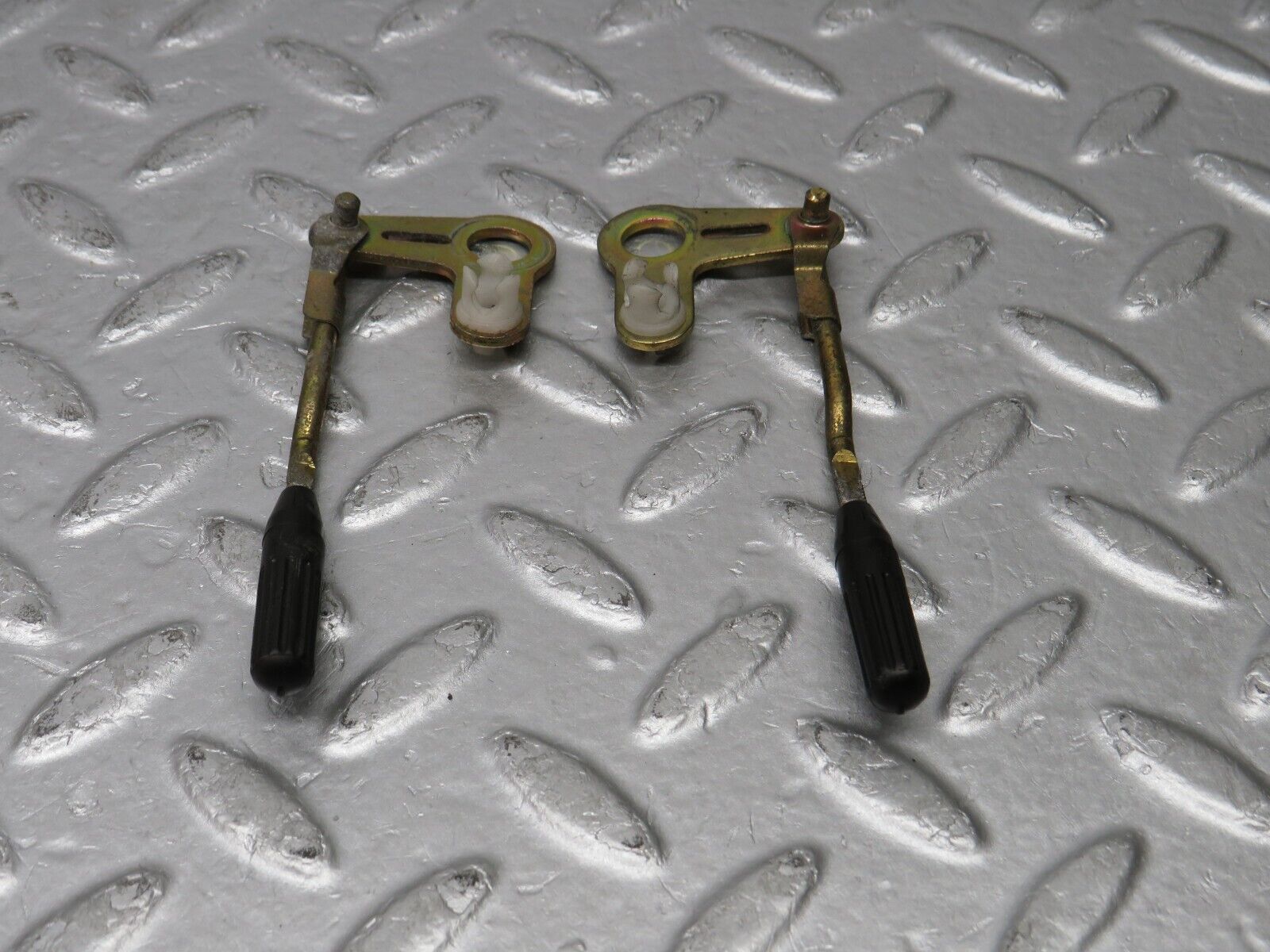 38915 Mercedes-Benz W201 190E 2.6L Rear Door Lock Knob