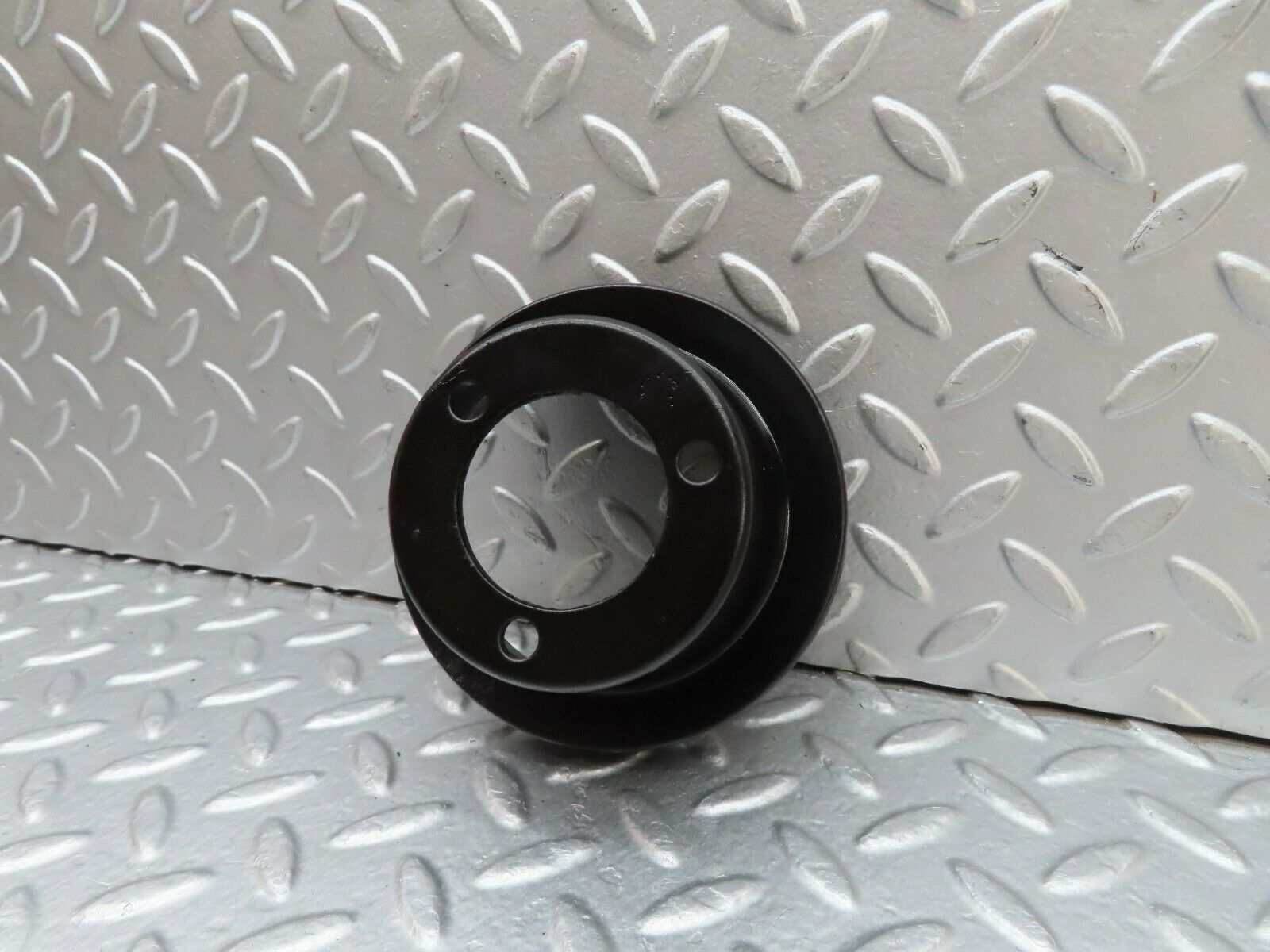 17989 Mercedes-Benz W123 200 Crankshaft Pulley