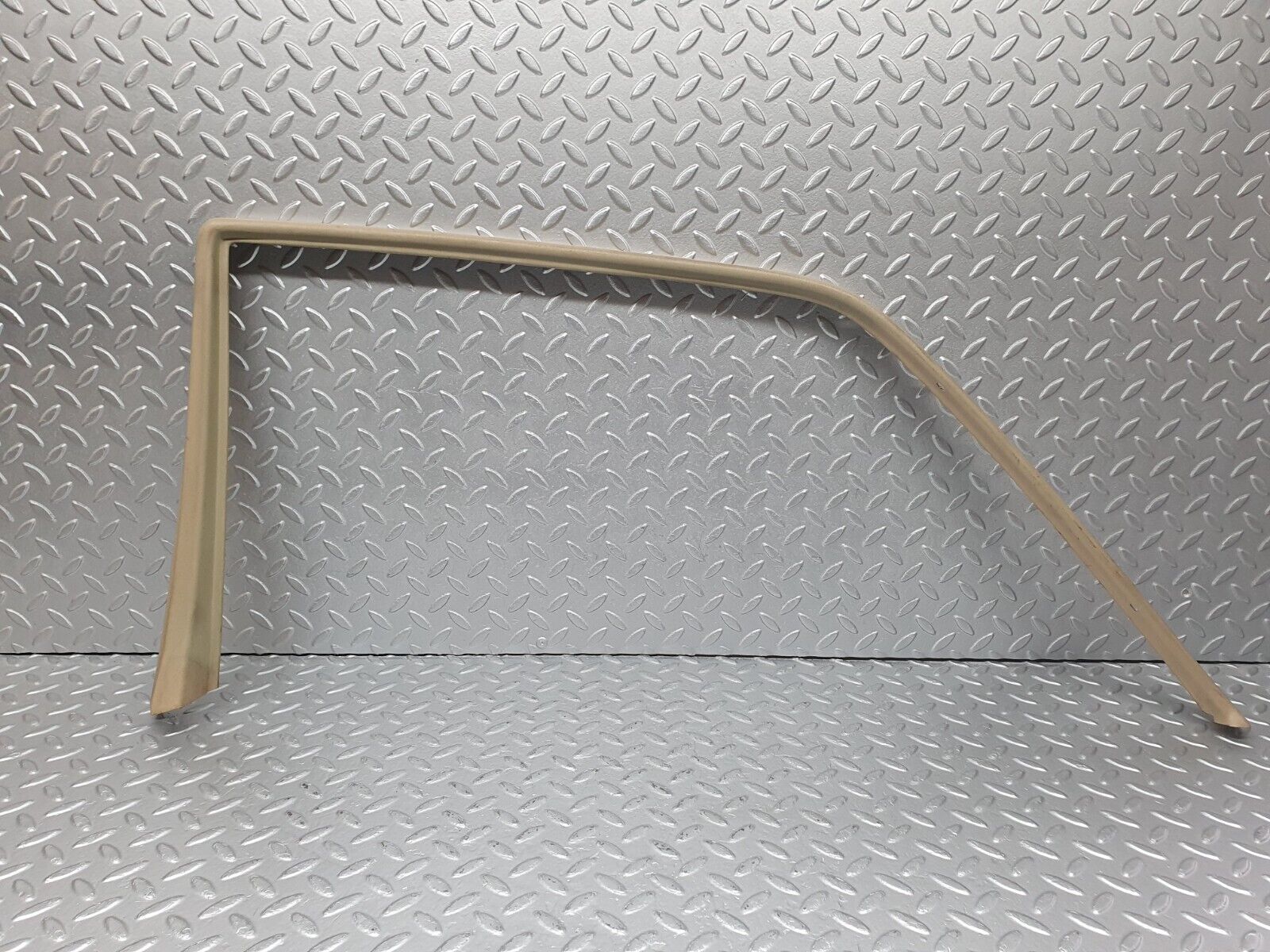 40977 Mercedes-Benz W126 300SE Rear Right Door Window Frame Cover 1267350671