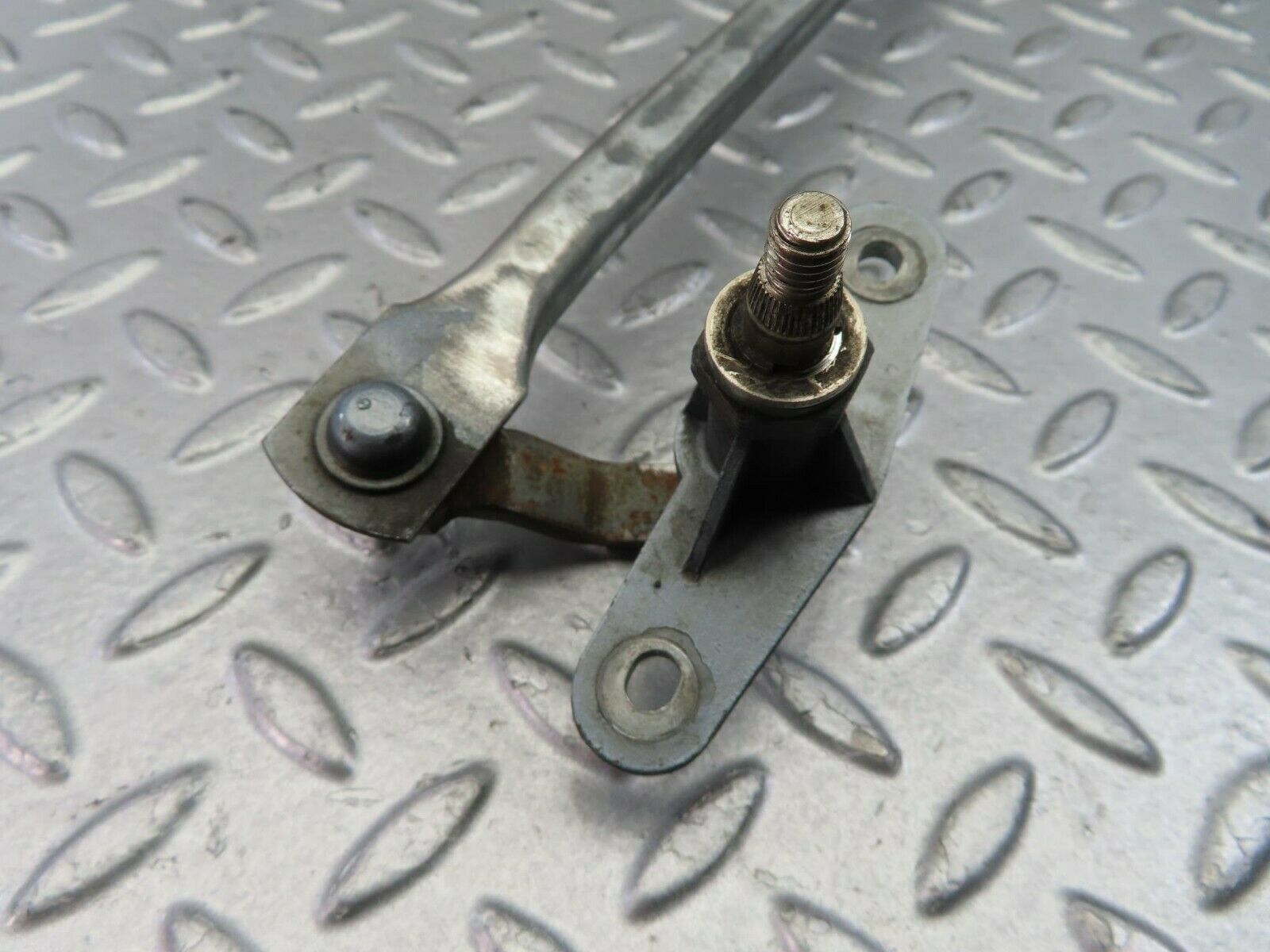 9720 Mercedes-Benz C123 280CE Coupe Windscreen Wiper Linkage