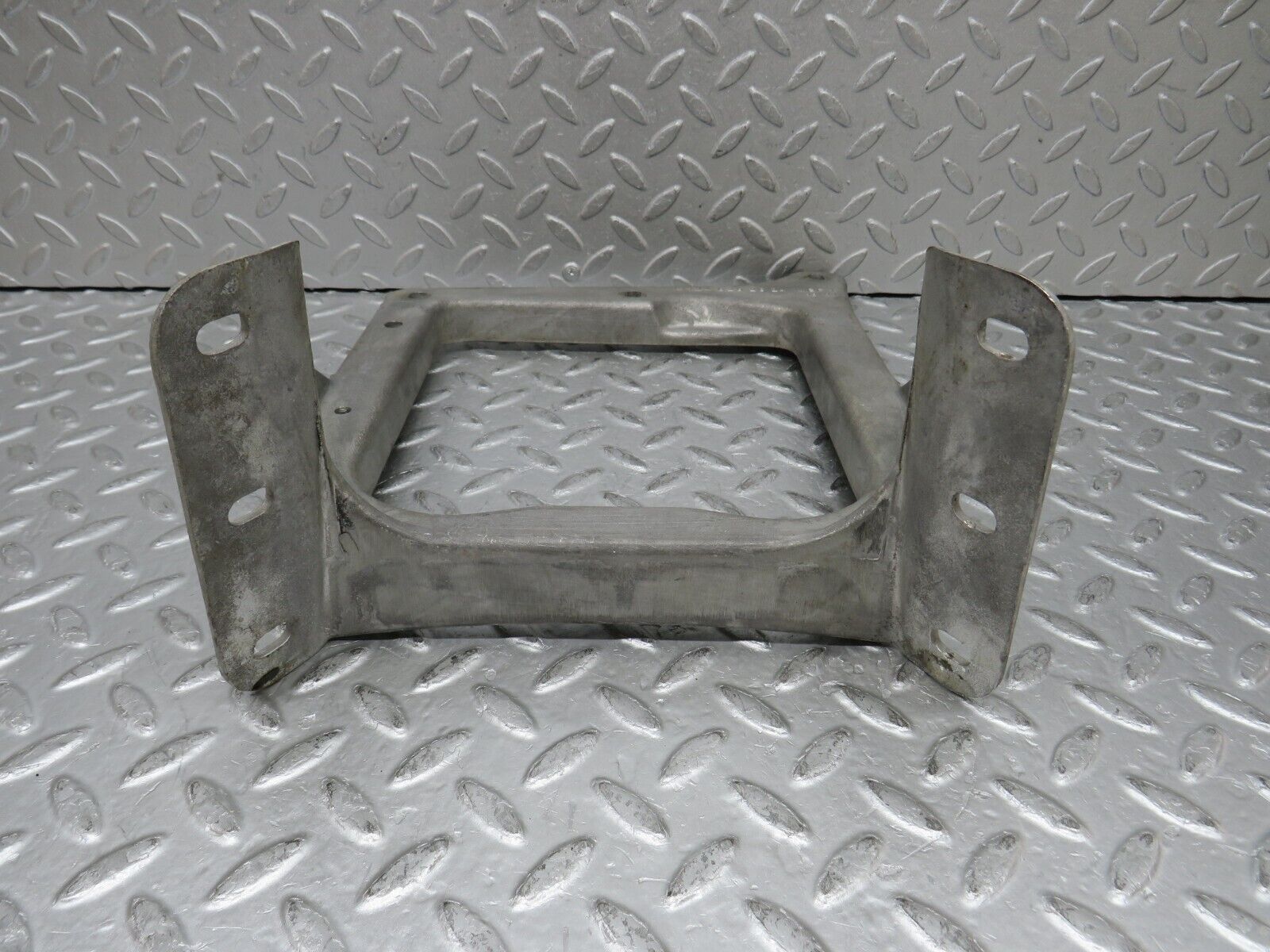 37964 Mercedes-Benz A124 320E Cabriolet Centre Control Support Bracket 1246282624