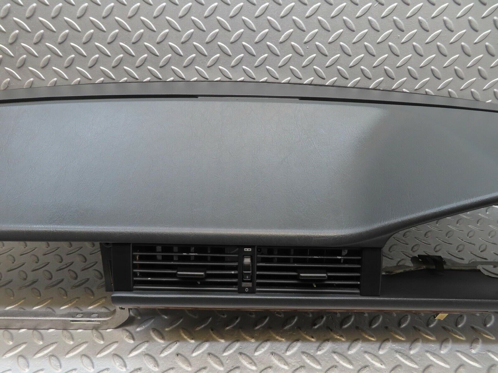 16410 Mercedes-Benz W124 260E Dashboard Black