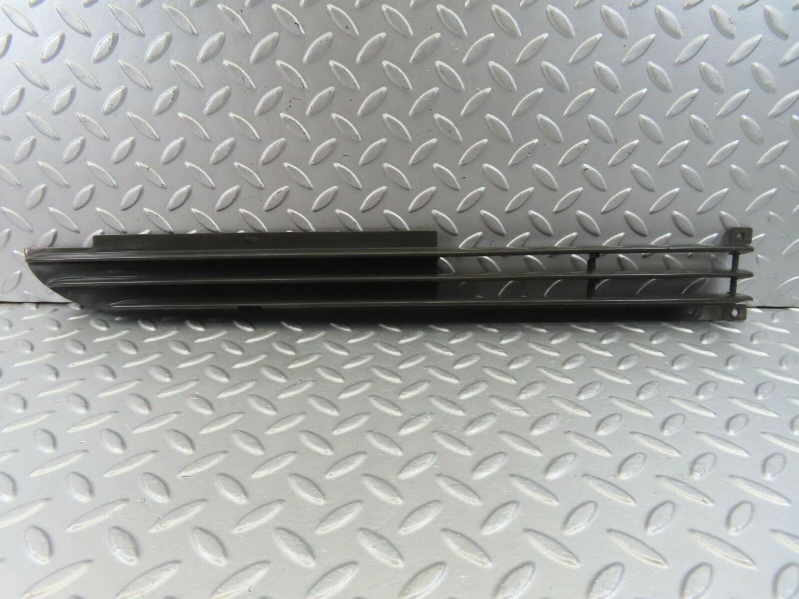 8865 Mercedes-Benz W115 Front Lower Grill Right