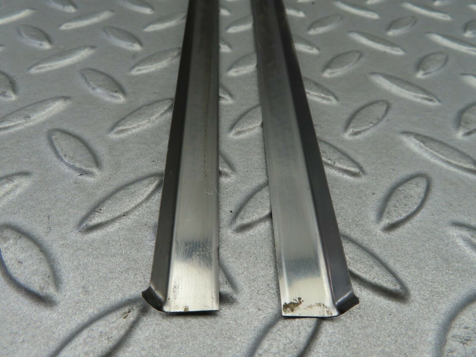 6171 Mercedes-Benz W126 380SE Sunroof Rail