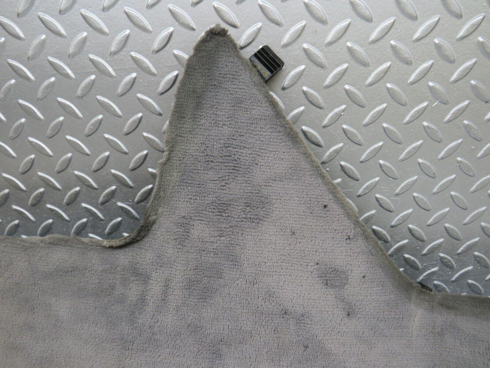 36233 Mercedes-Benz W126 420SE Centre Console Carpet Left Grey 1266831525