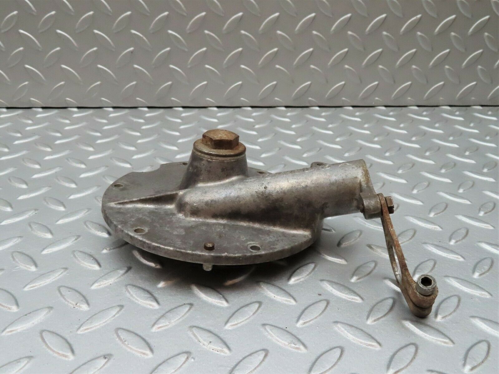 3485 Mercedes-Benz W108 280SE Distributor Bearing Housing 1271580415